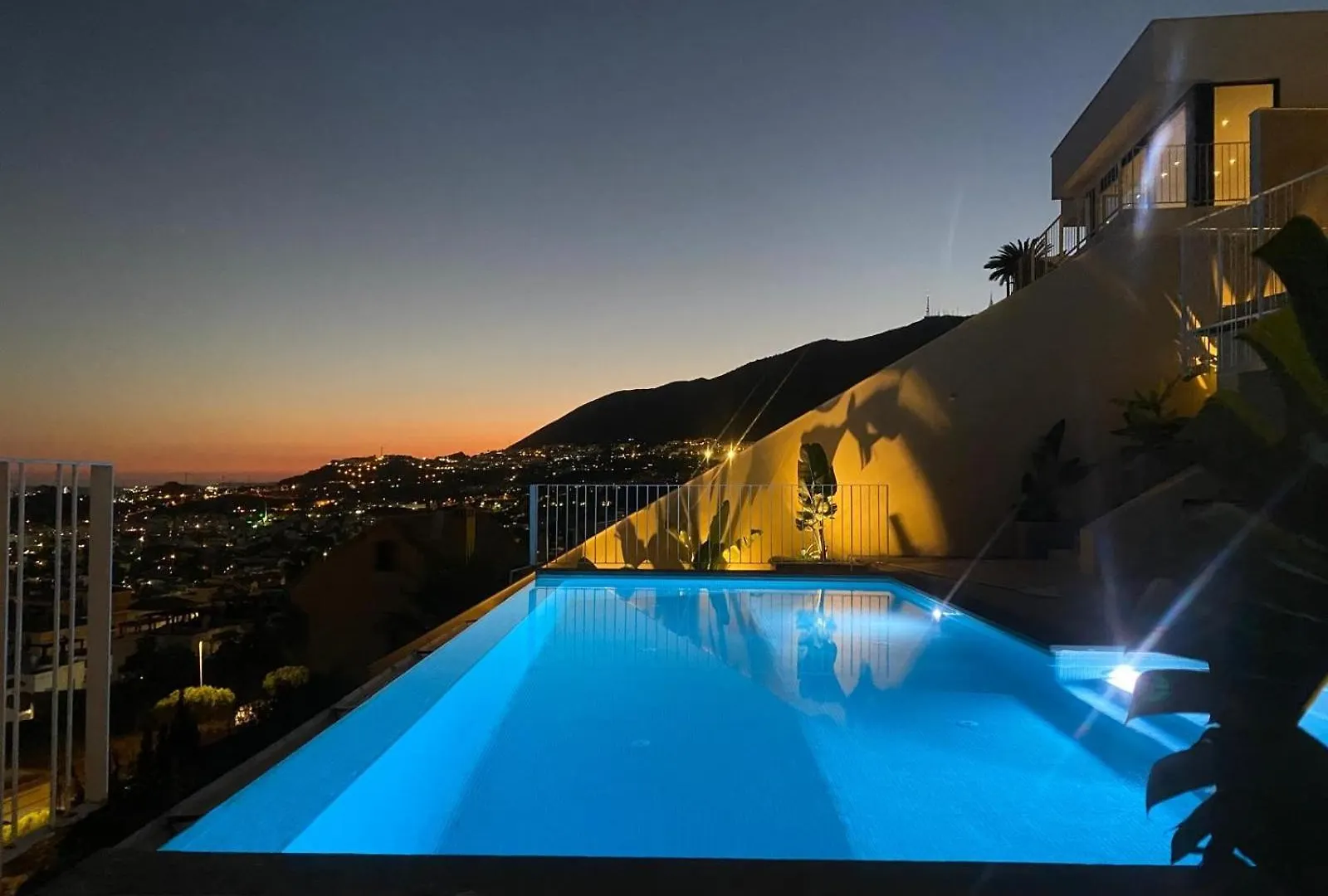 Spacious Villa With Great Views! Бенальмадена Испания