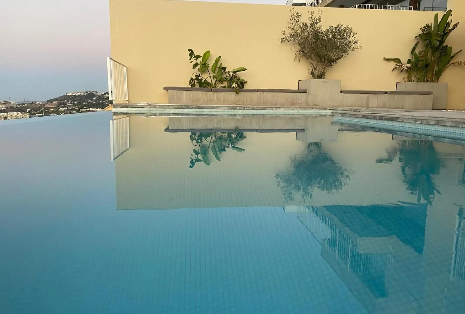 Spacious Villa With Great Views! Бенальмадена