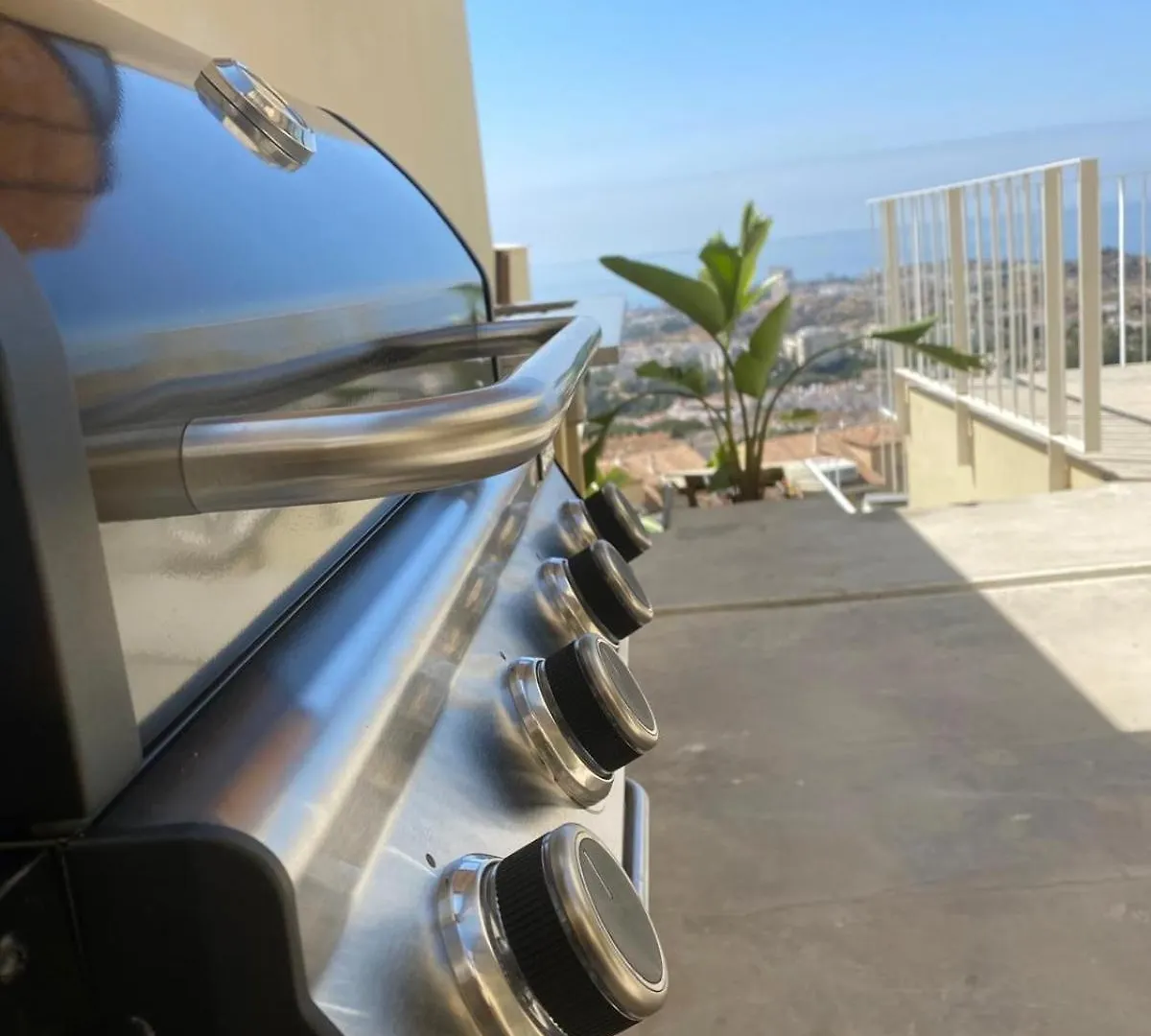 Spacious Villa With Great Views! Бенальмадена
